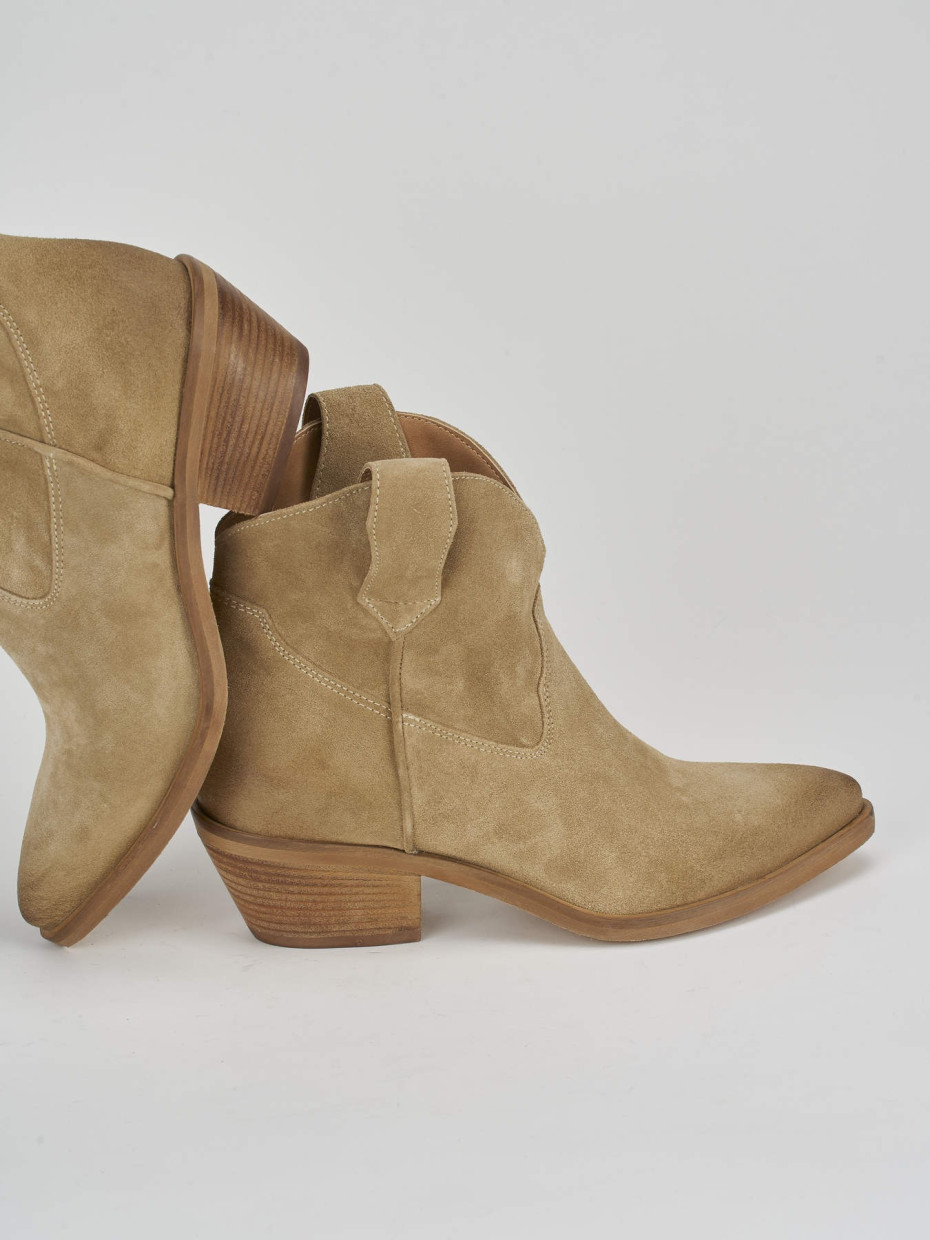 Stivaletto texano tacco 5 cm beige camoscio