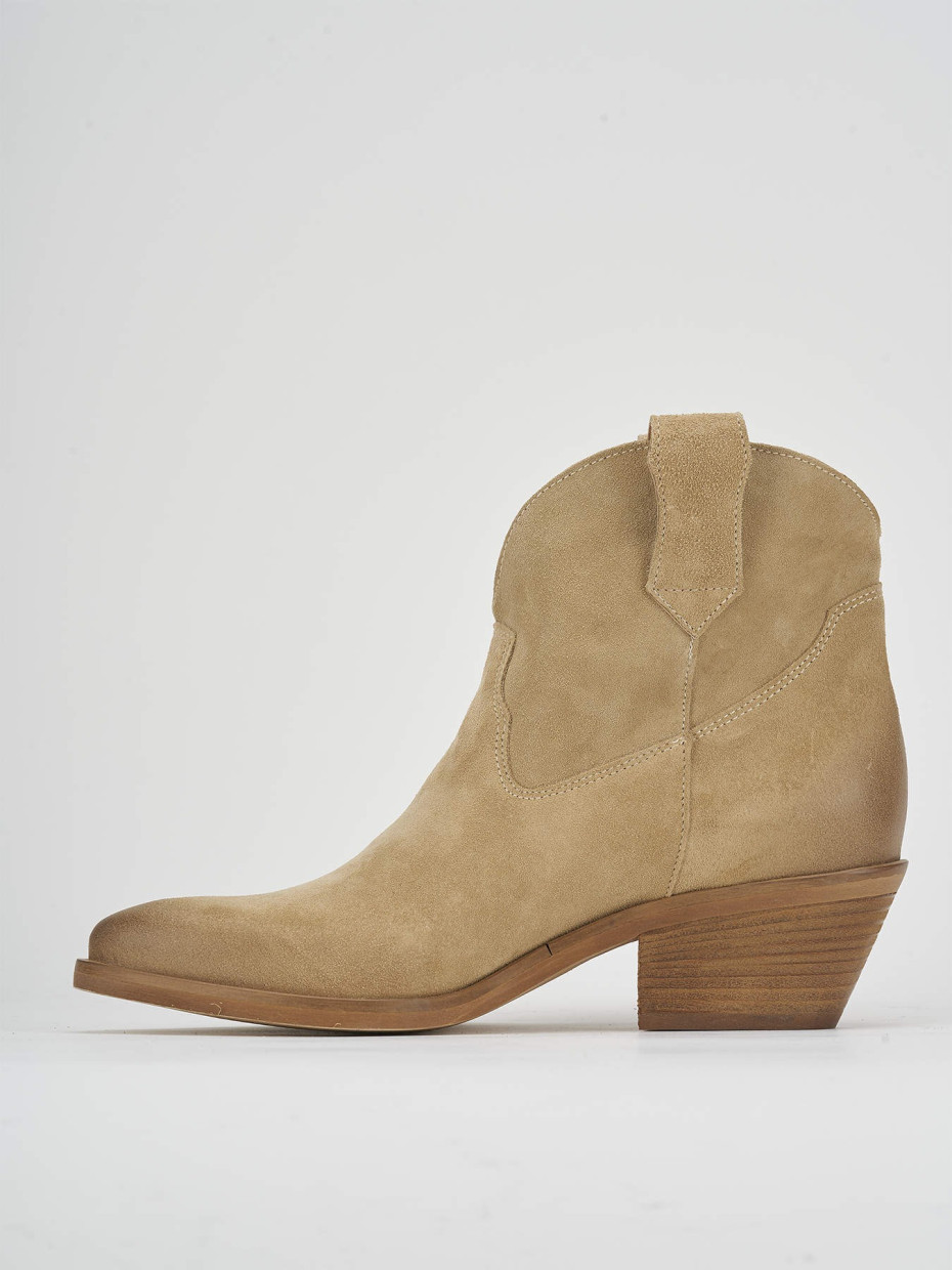 Low heel ankle boots heel 4 cm beige suede