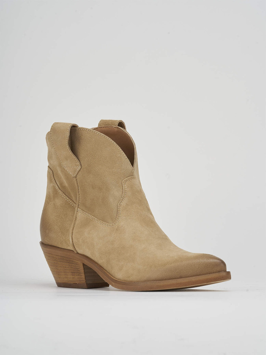 Low heel ankle boots heel 4 cm beige suede