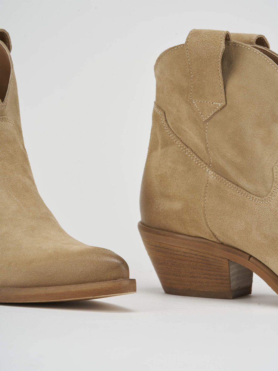 Low heel ankle boots heel 4 cm beige suede