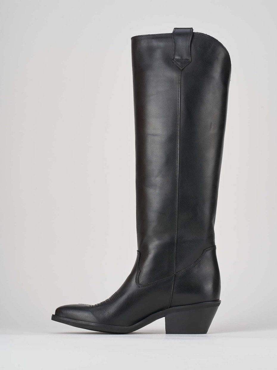 Low heel boots heel 4 cm black leather