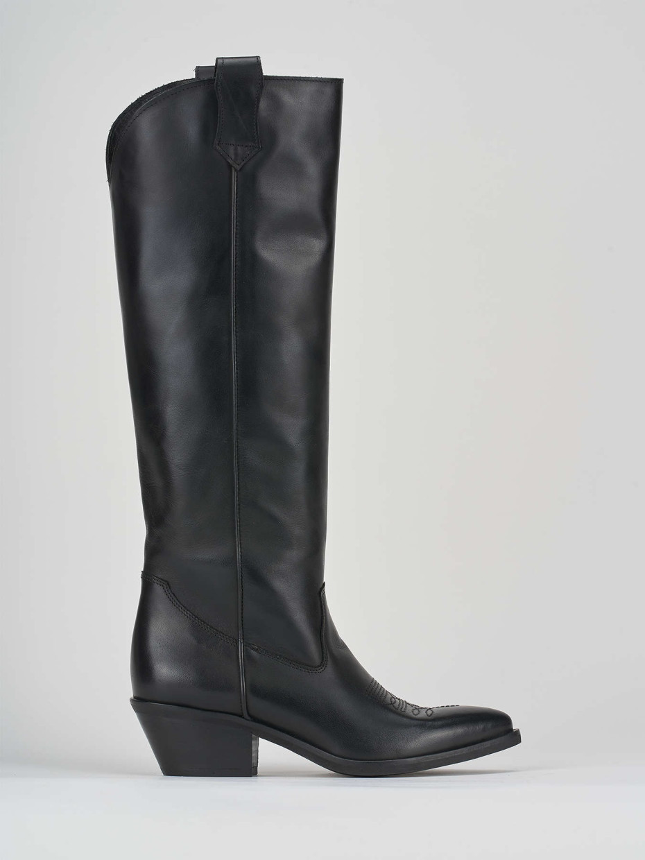 Low heel boots heel 4 cm black leather