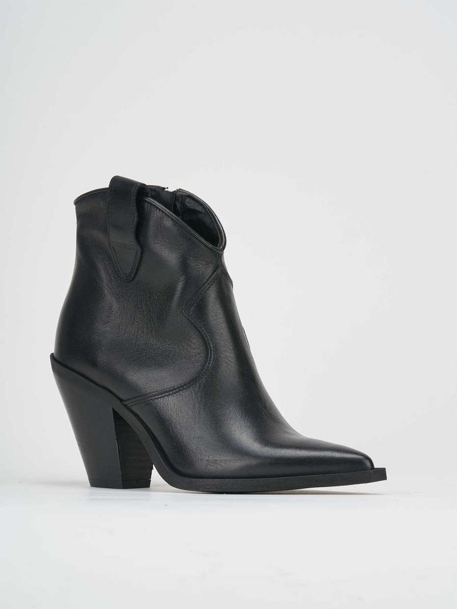 Low heel ankle boots heel 4 cm black leather