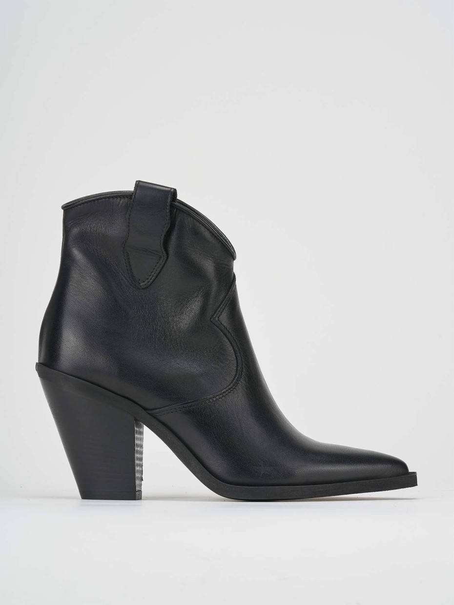 Low heel ankle boots heel 4 cm black leather