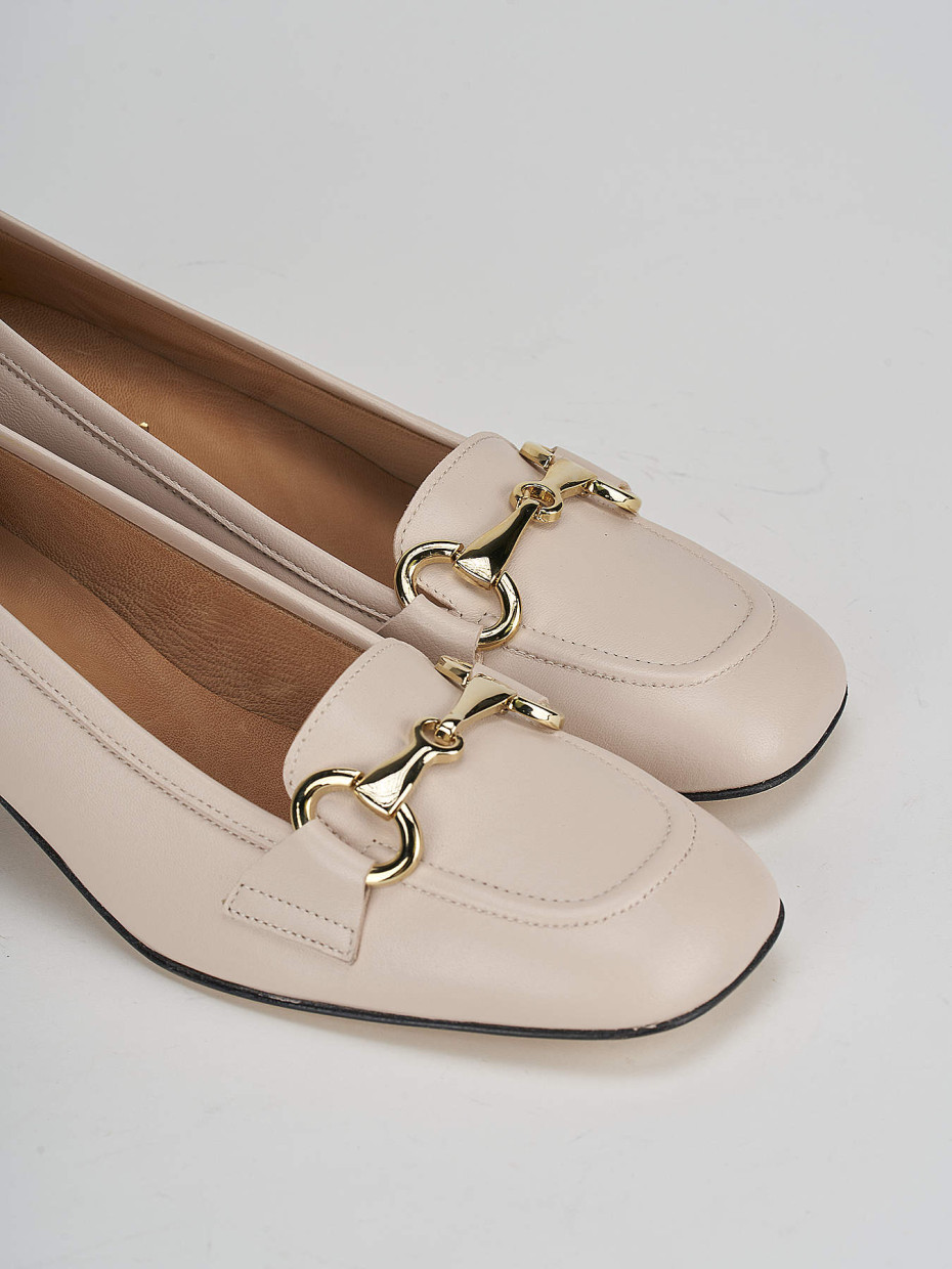 Loafers heel 4 cm beige leather