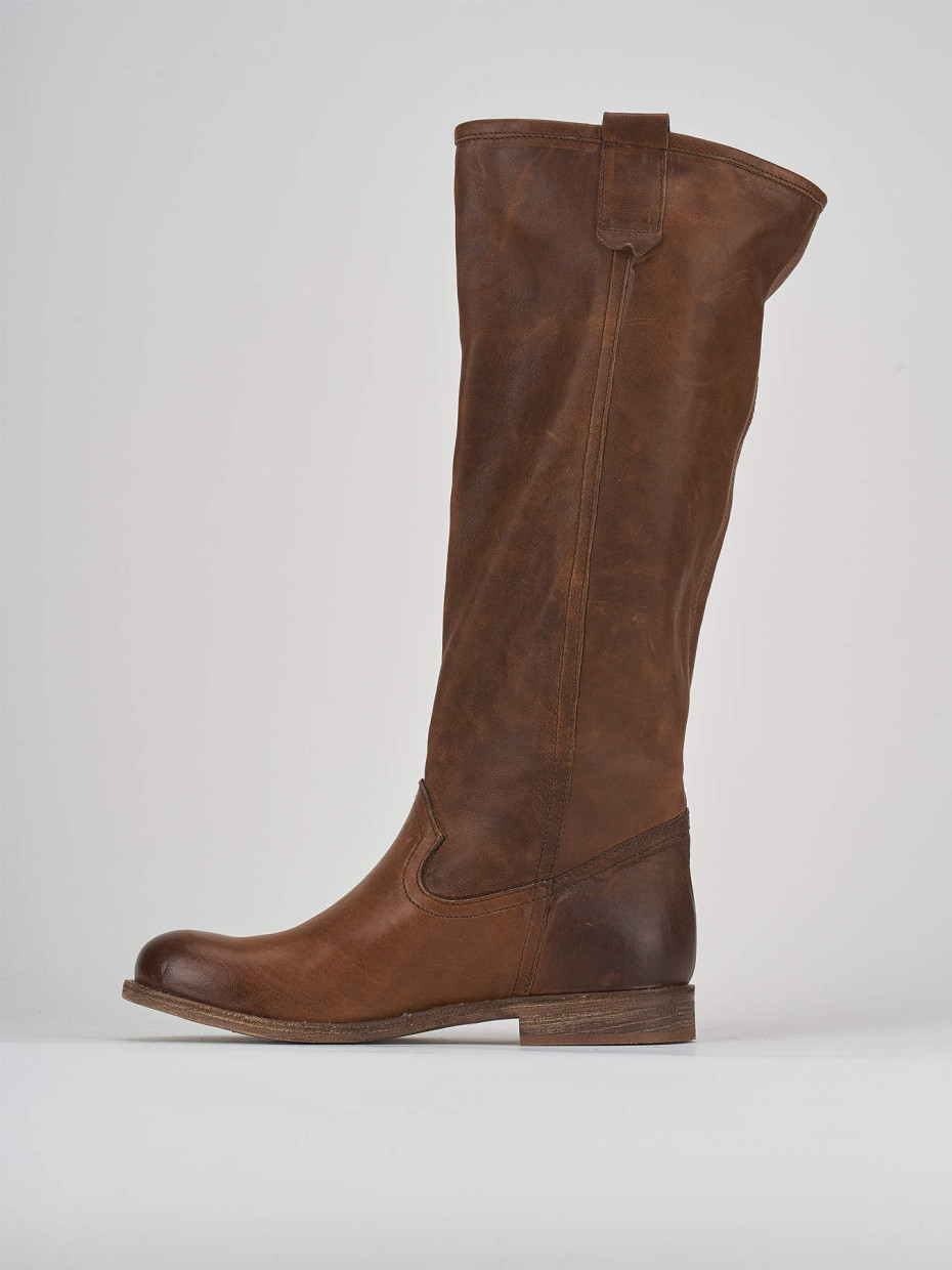 Stivale tacco 1 cm marrone pelle