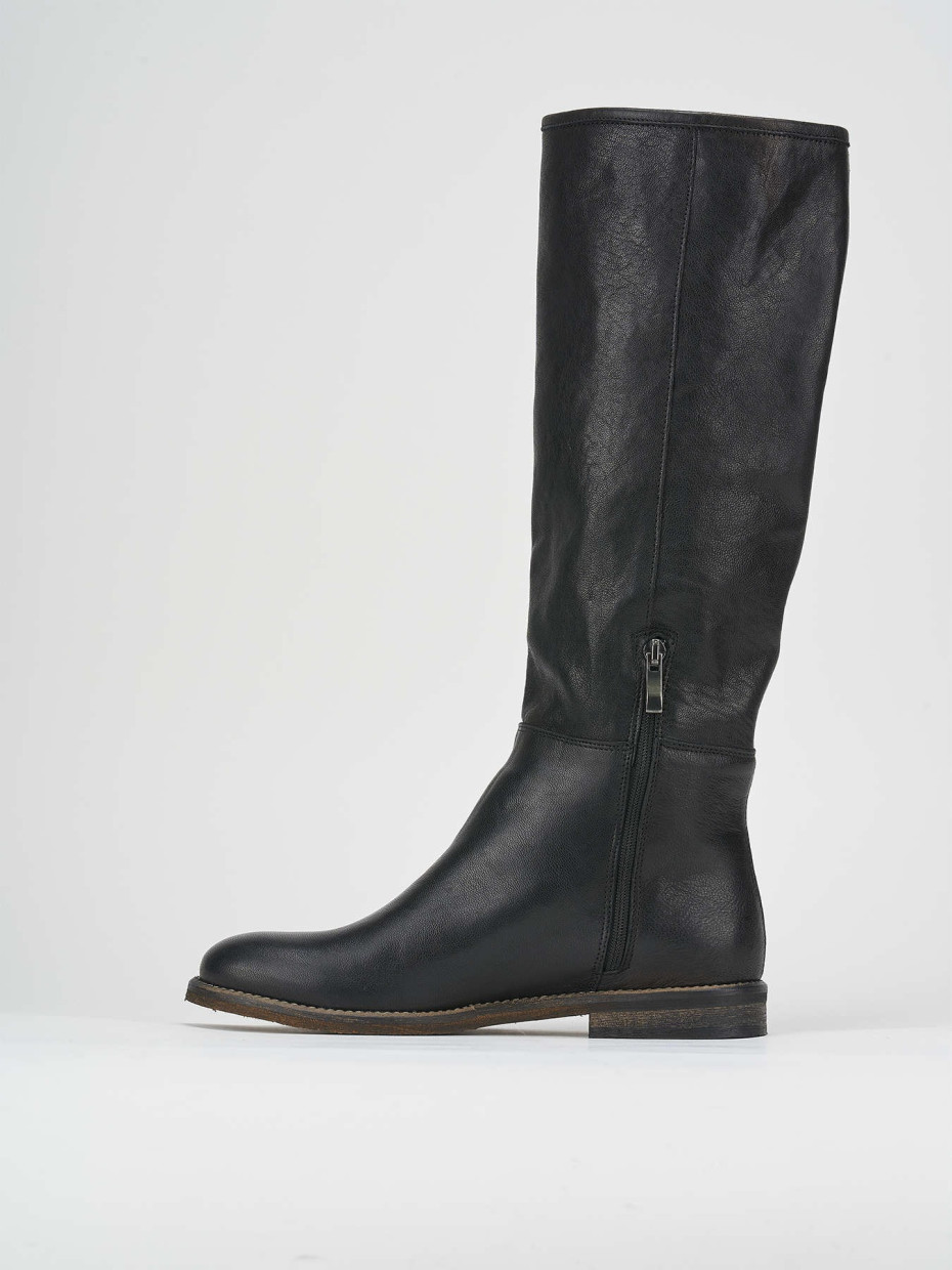 Low heel boots heel 1 cm black leather
