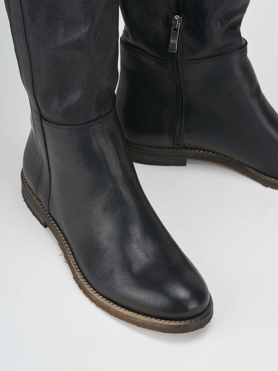 Low heel boots heel 1 cm black leather