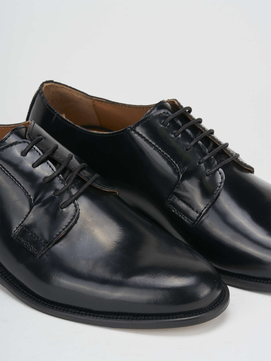 Lace-up shoes black leather