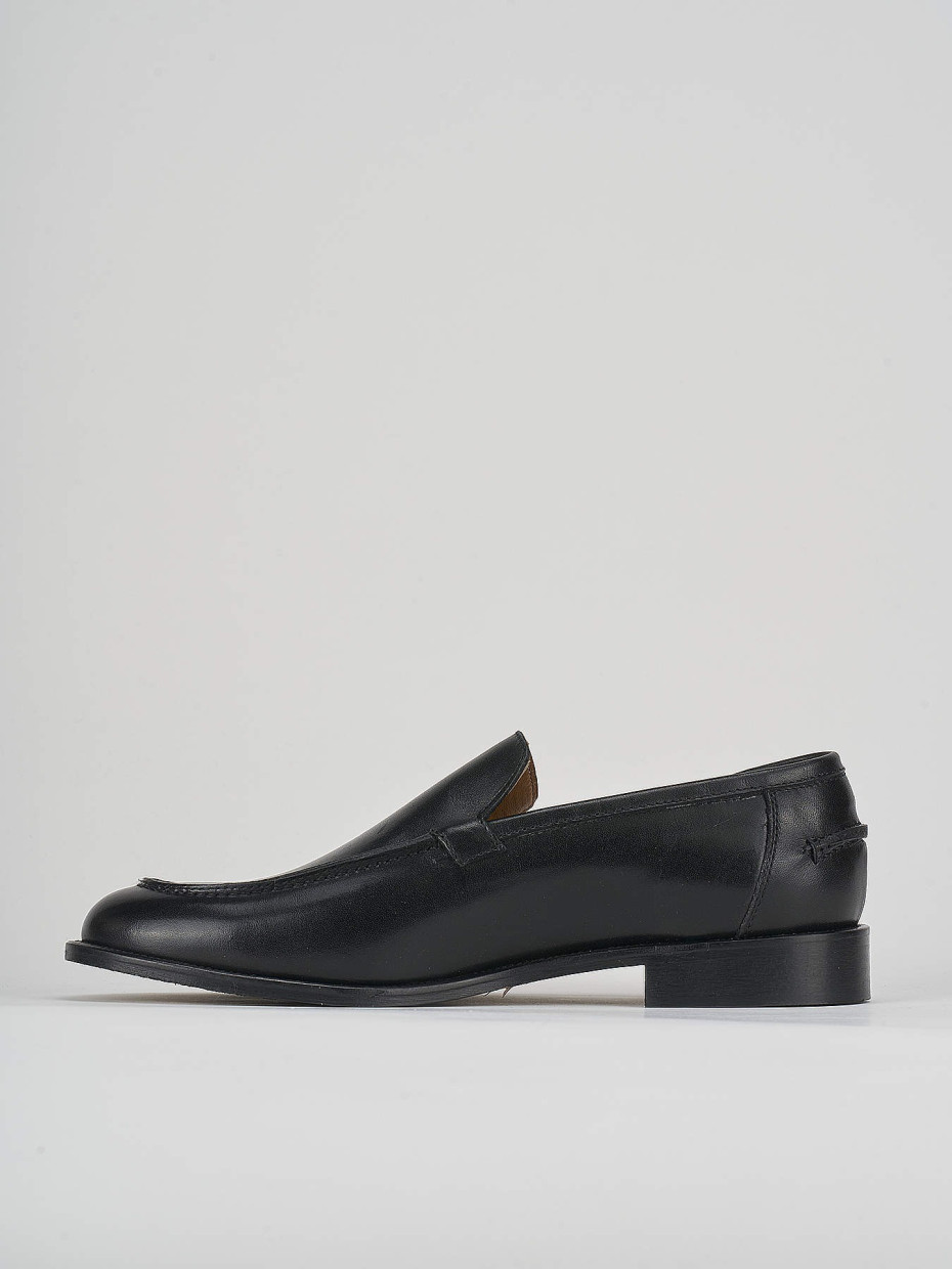 Loafers heel 1 cm black leather