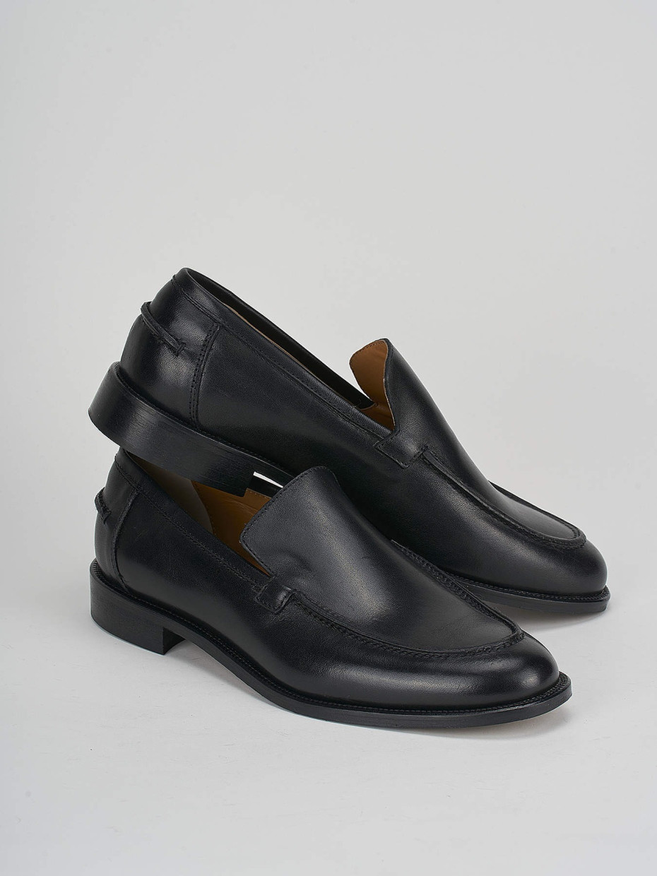 Loafers heel 1 cm black leather