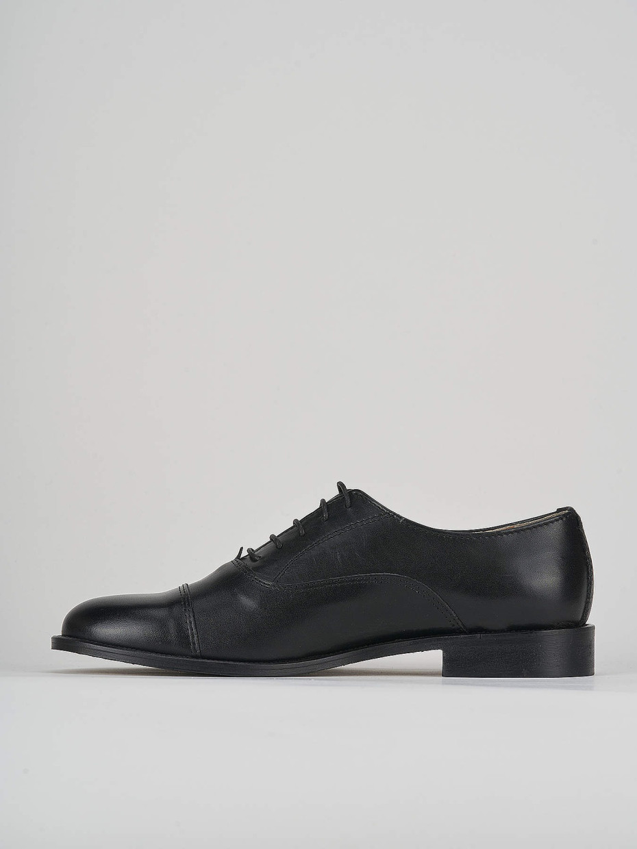 Lace-up shoes black leather