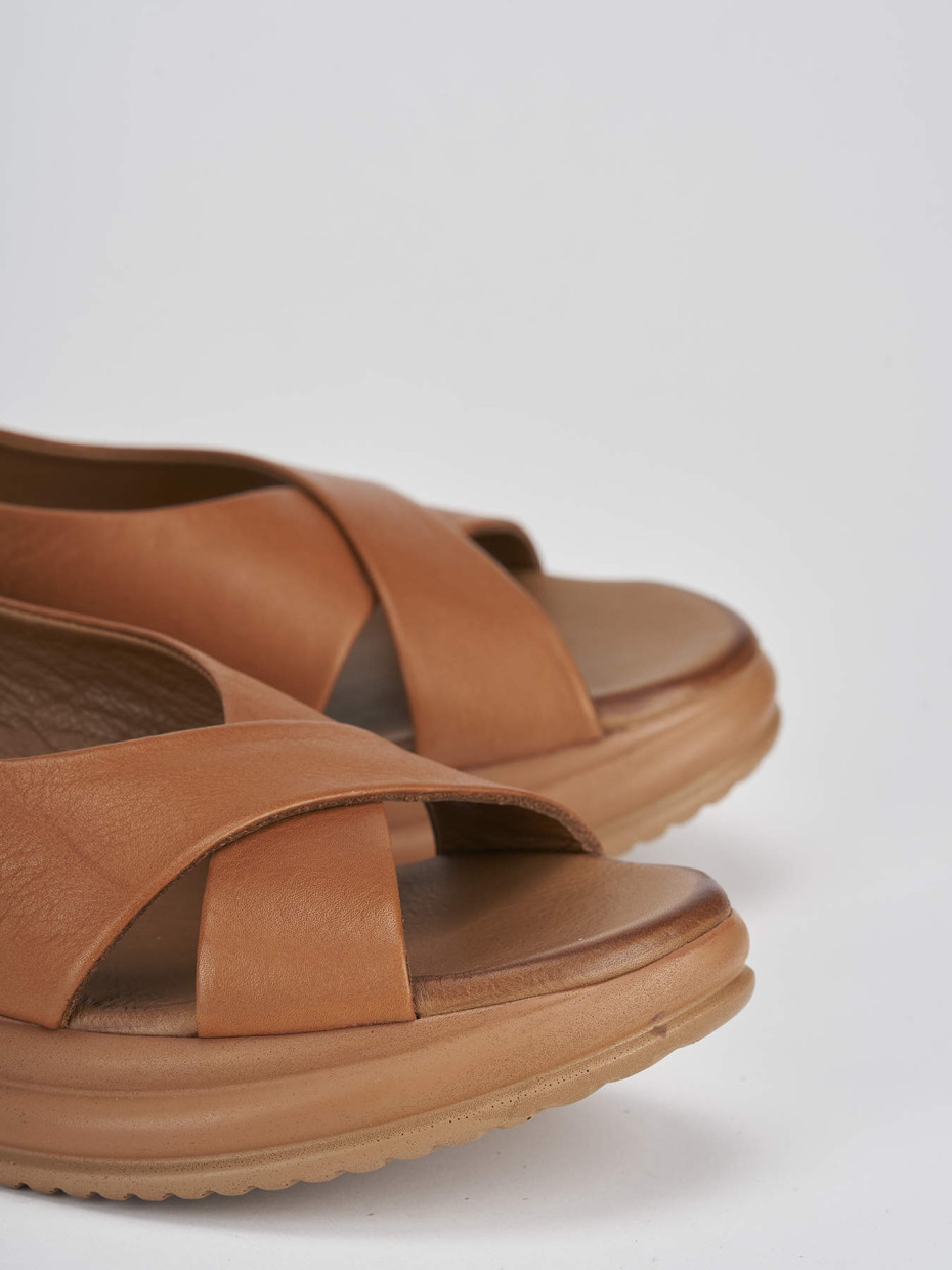 Sandalo zeppa 6 cm marrone pelle
