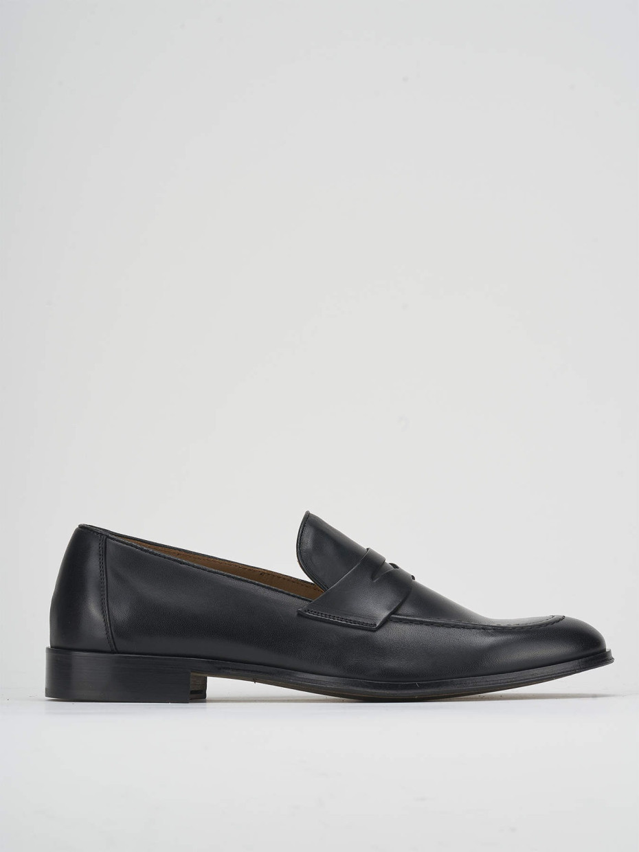 Loafers heel 1 cm black leather