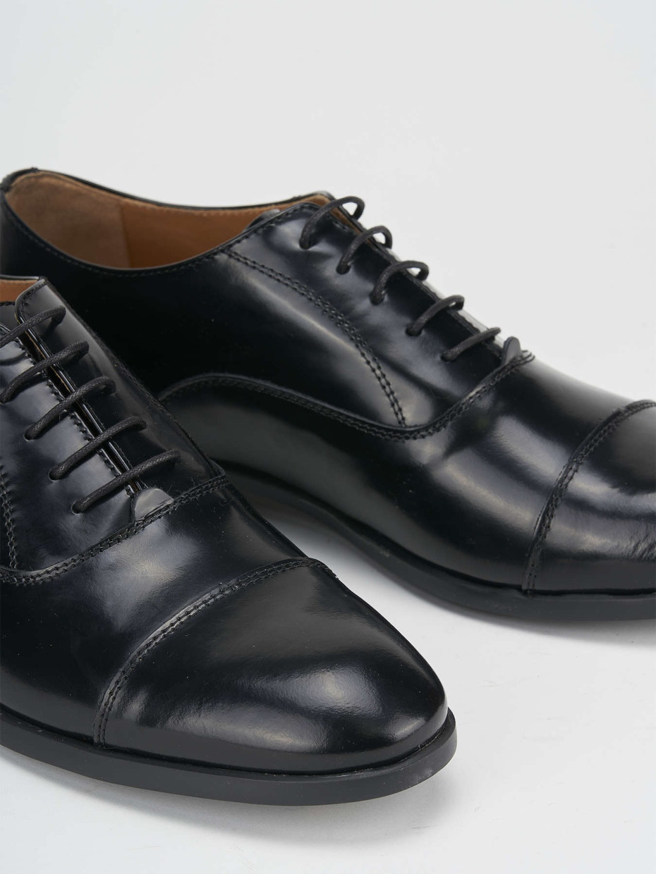 Lace-up shoes black leather