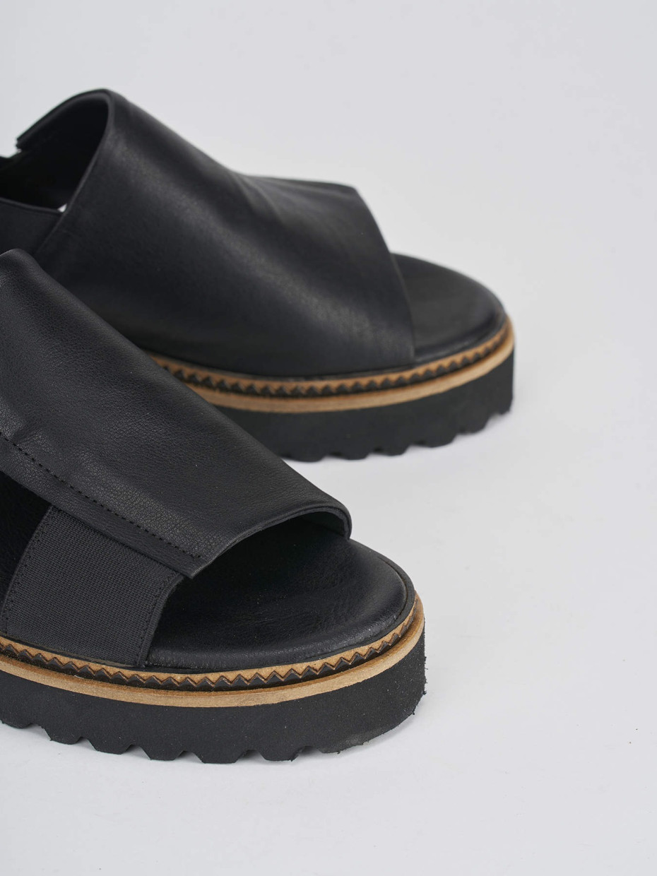 Sandalo tacco 5cm nero pelle