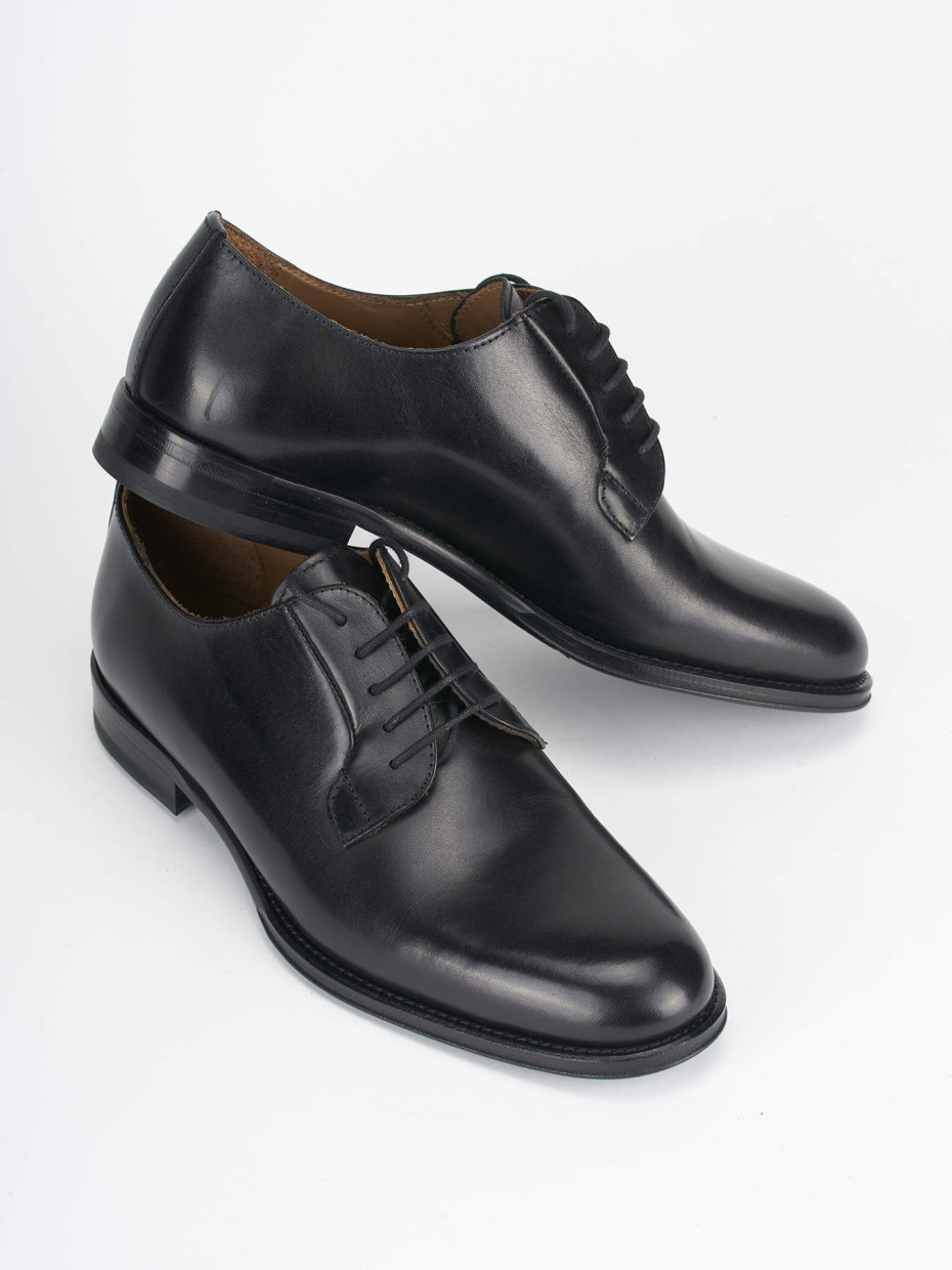 Lace-up shoes black leather