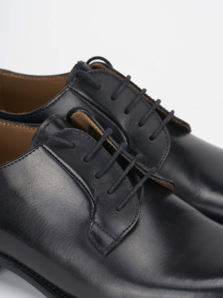 Lace-up shoes black leather