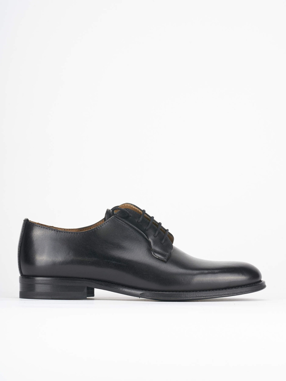 Lace-up shoes black leather