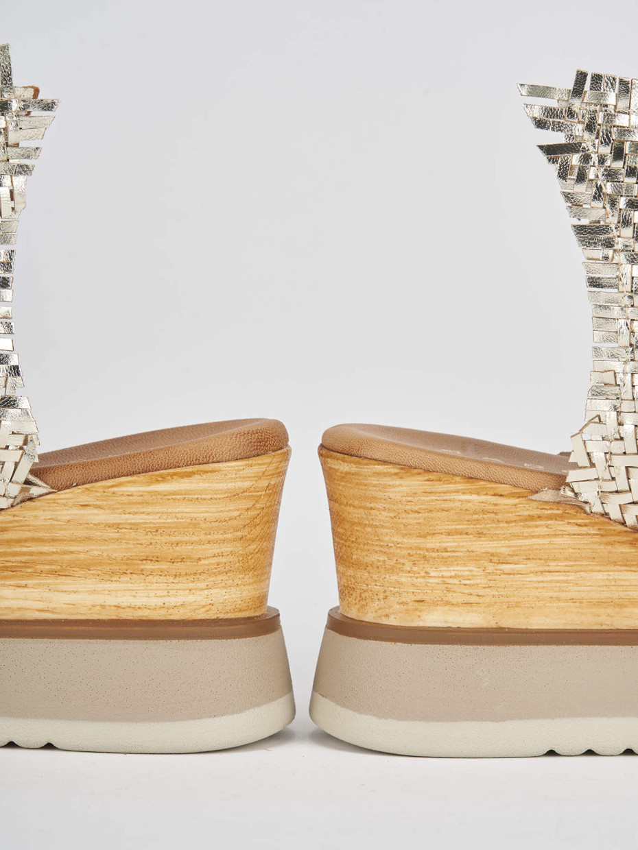 Wedge heels heel 8 cm gold leather