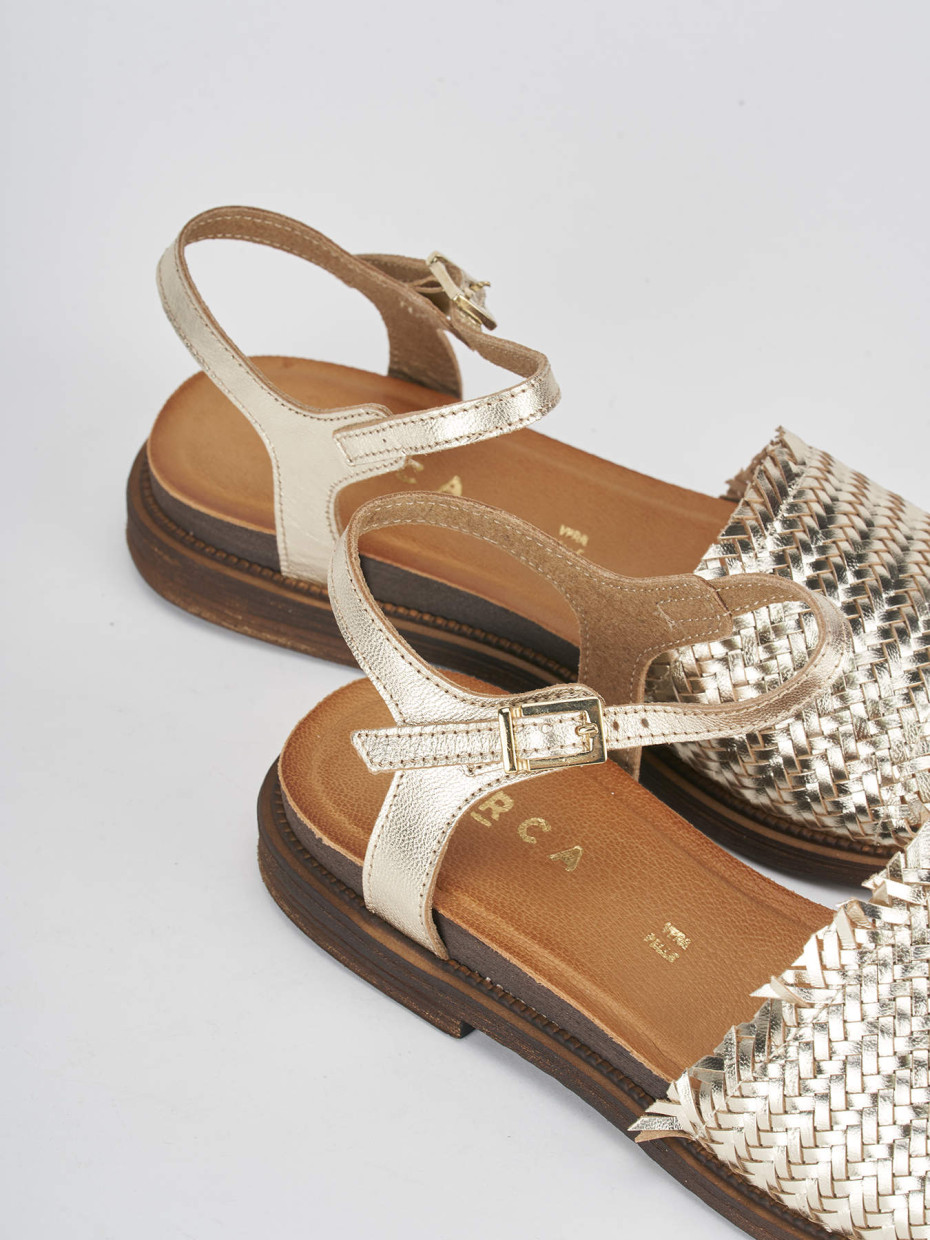 Sandali taglia 34 store