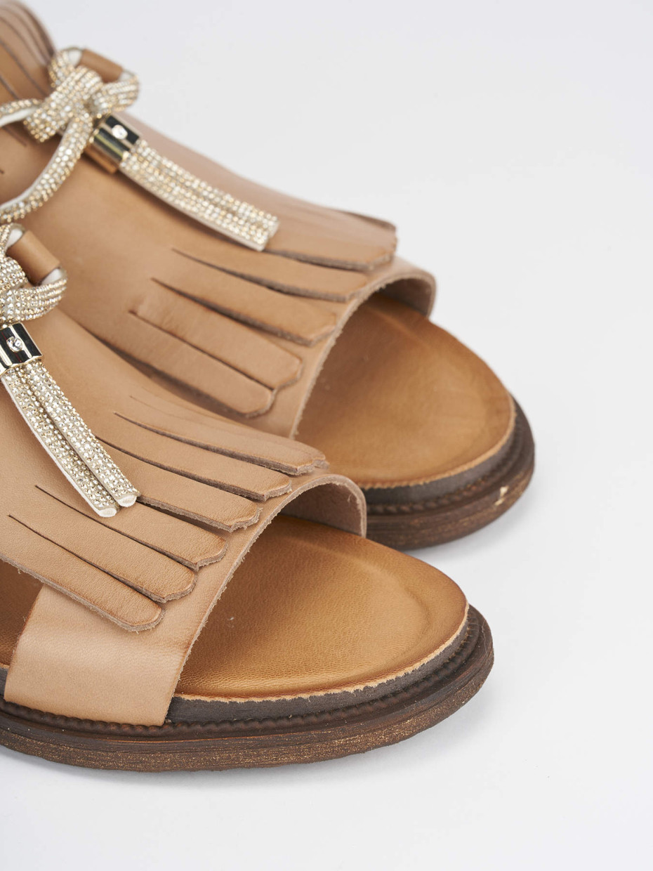 Low heel sandals heel 3 cm brown leather