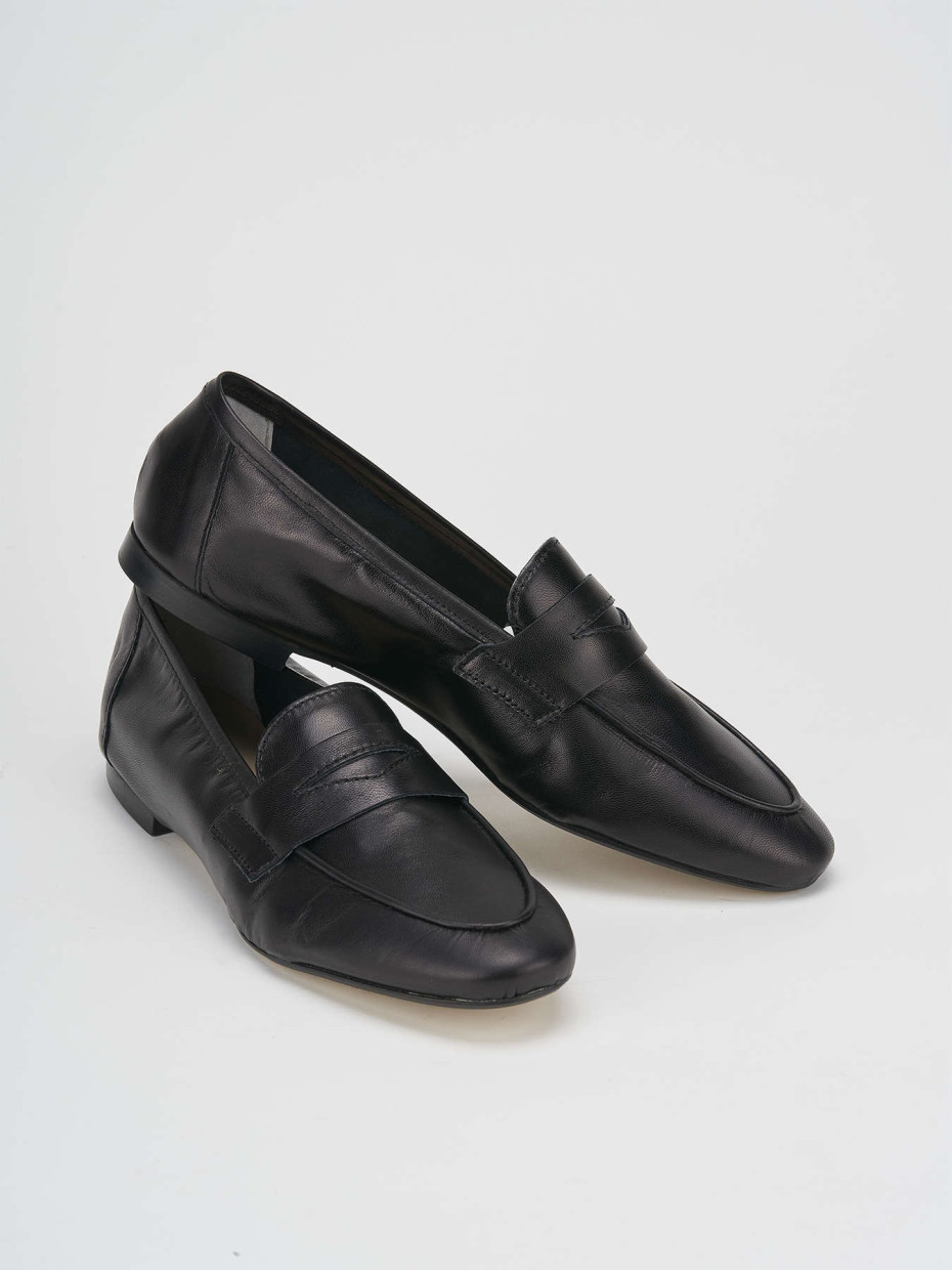 Loafers heel 1 cm black leather