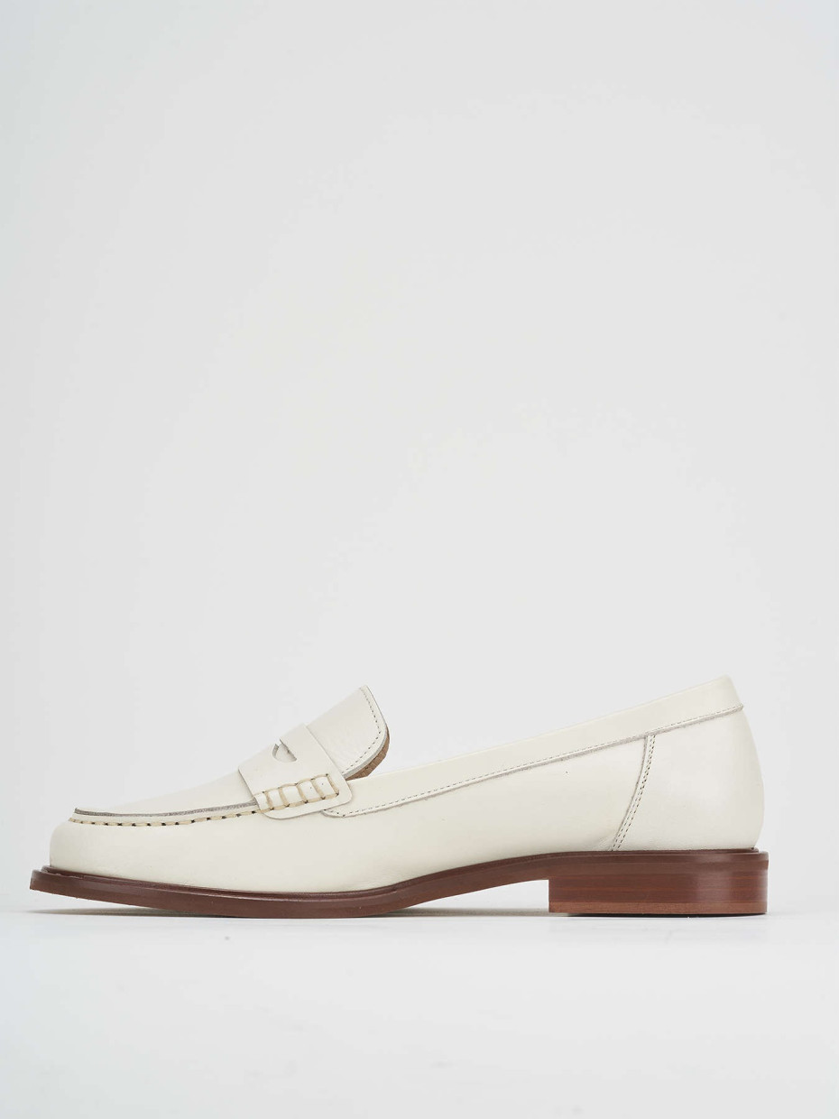 Loafers heel 1 cm white leather