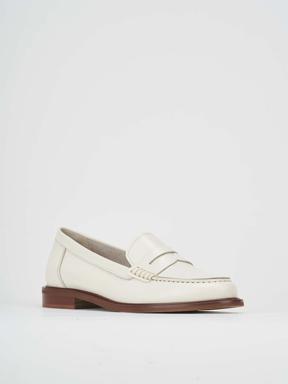 Loafers heel 1 cm white leather