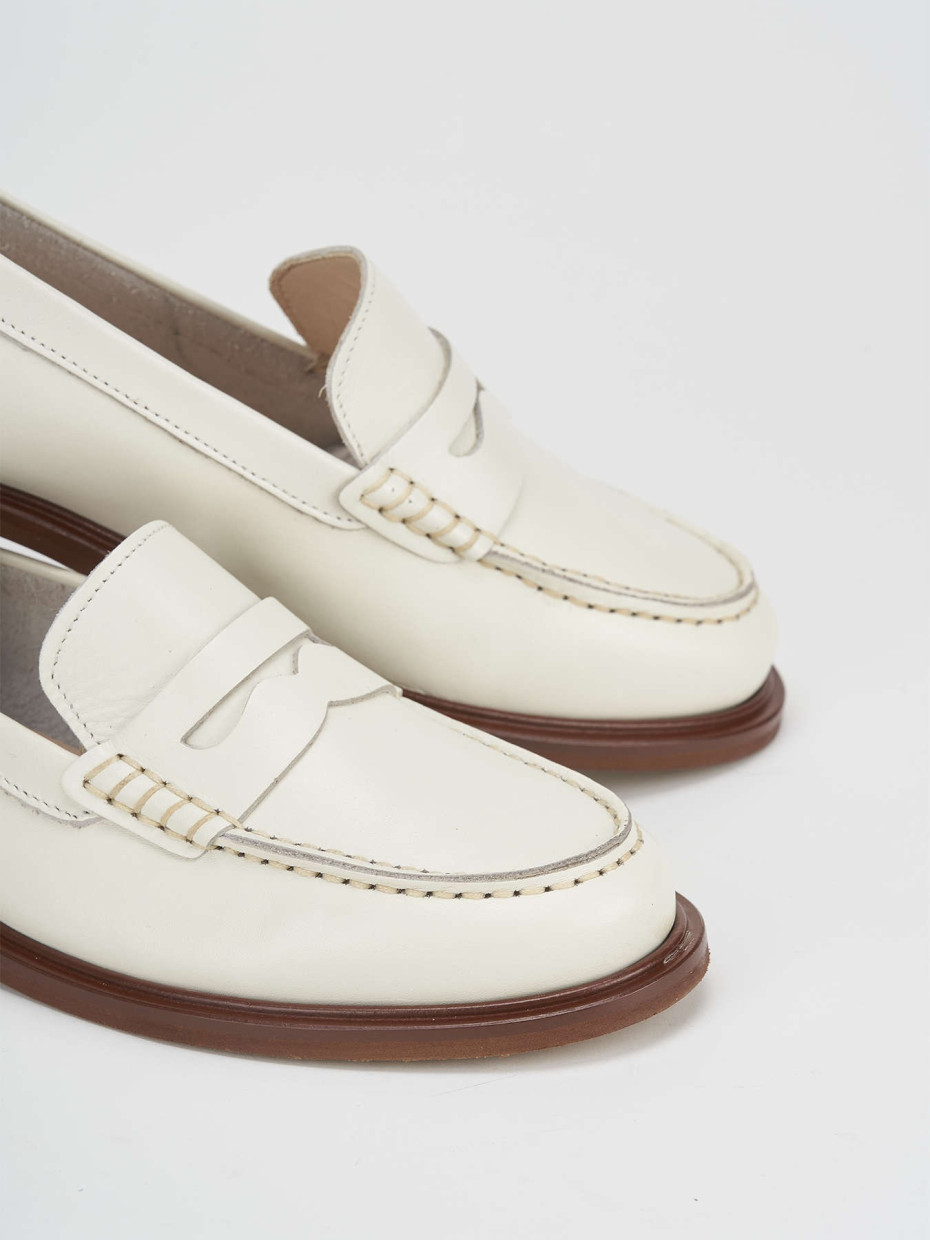 Loafers heel 1 cm white leather