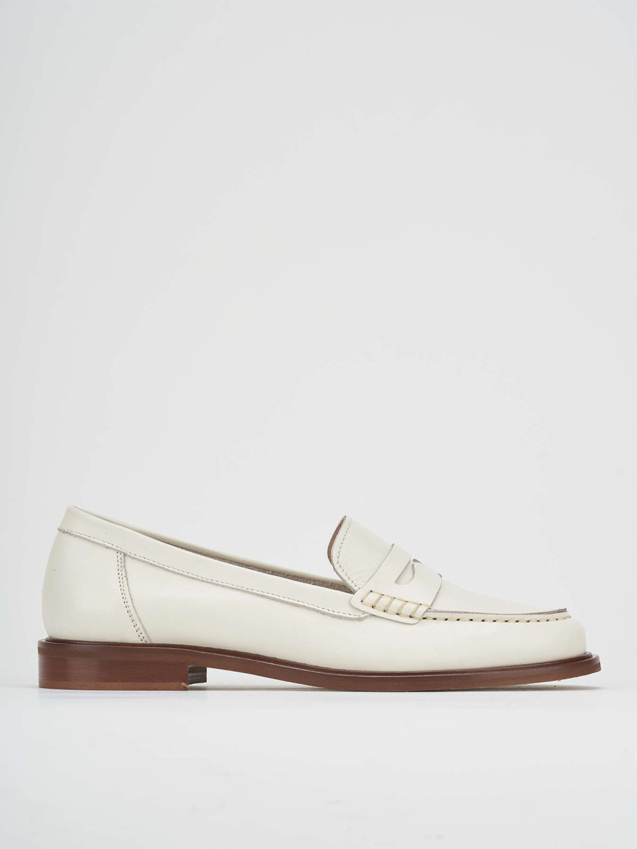 Loafers heel 1 cm white leather