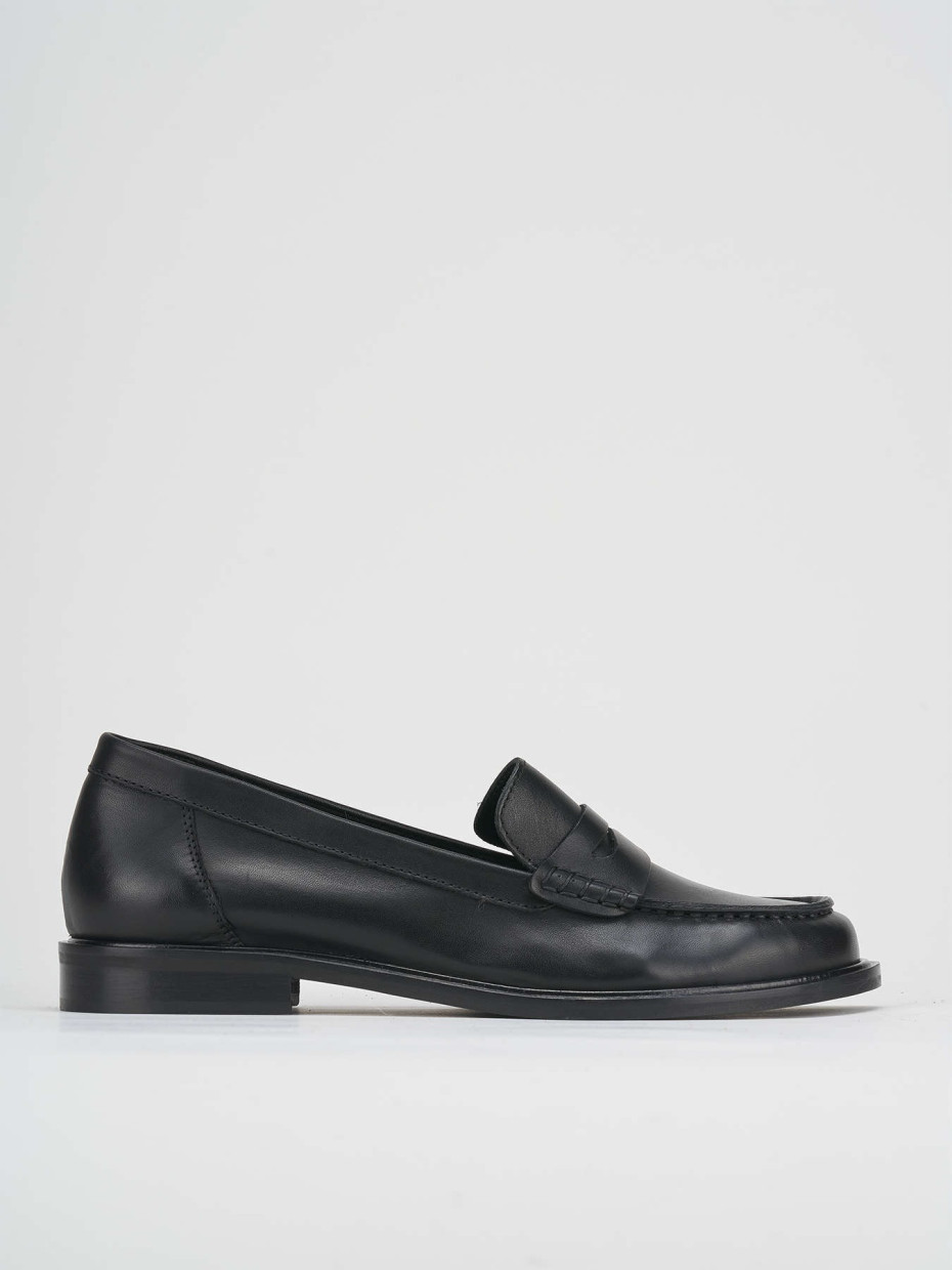 Loafers heel 1 cm black leather