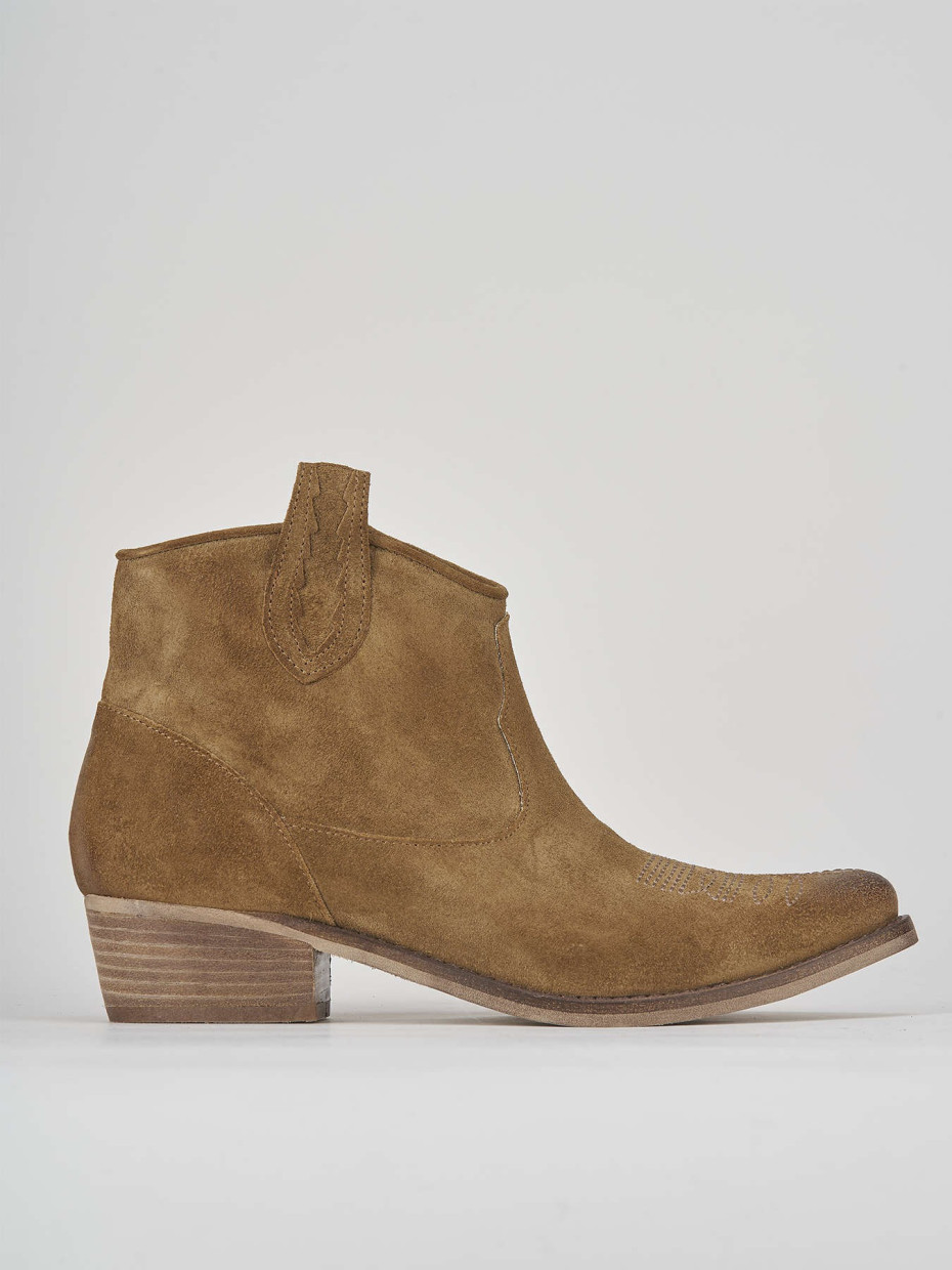 Low heel ankle boots heel 3 cm beige suede