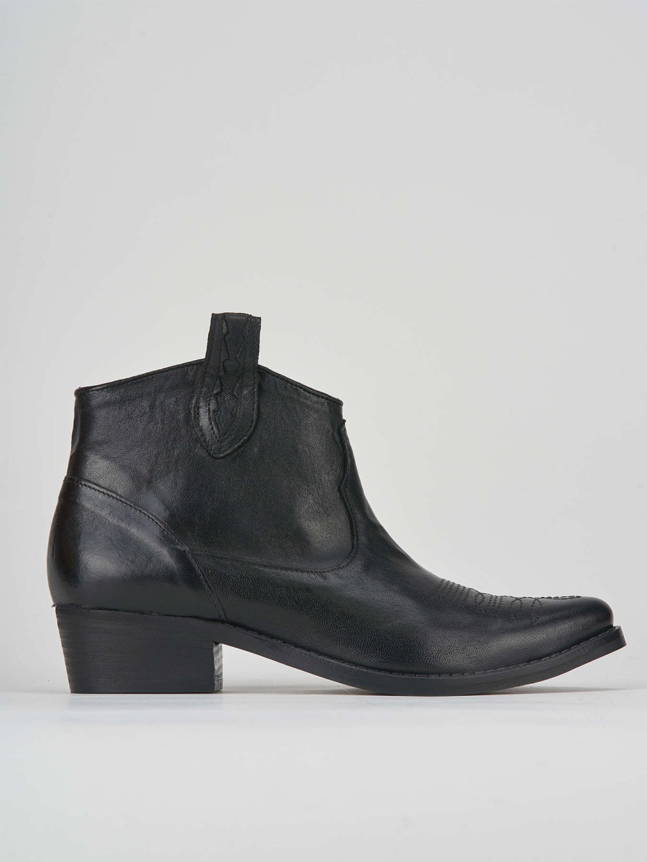 Low heel ankle boots heel 3 cm black leather