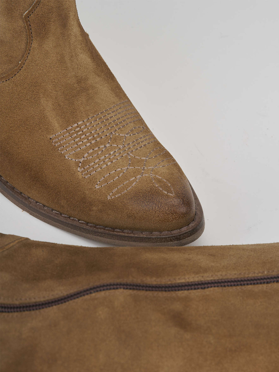 Low heel boots heel 3 cm beige suede