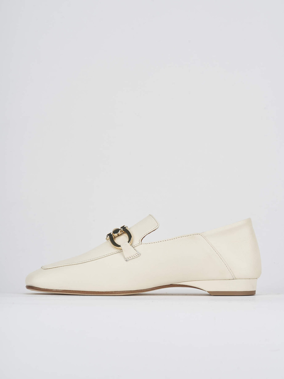 Loafers heel 2 cm beige leather