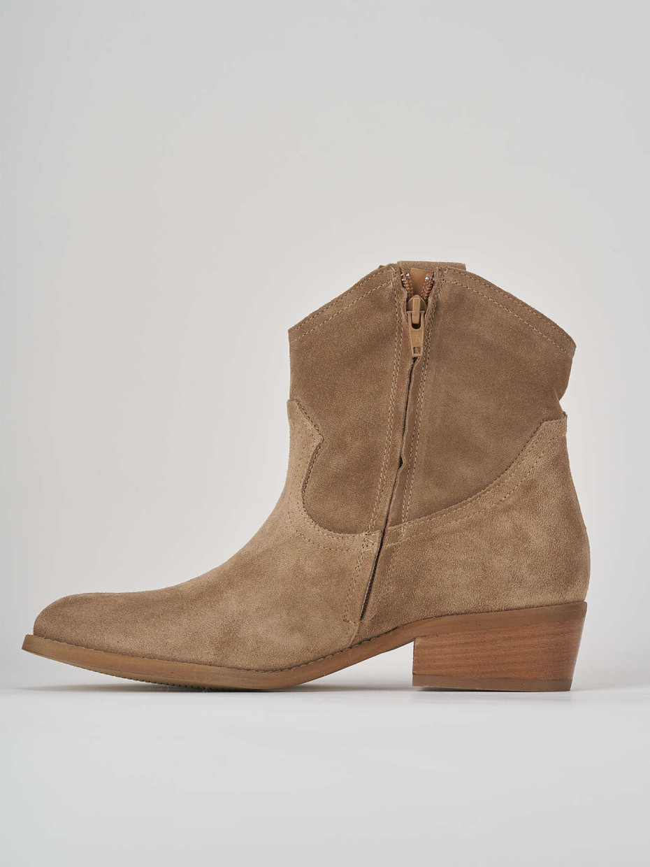 Low heel ankle boots heel 3 cm beige suede