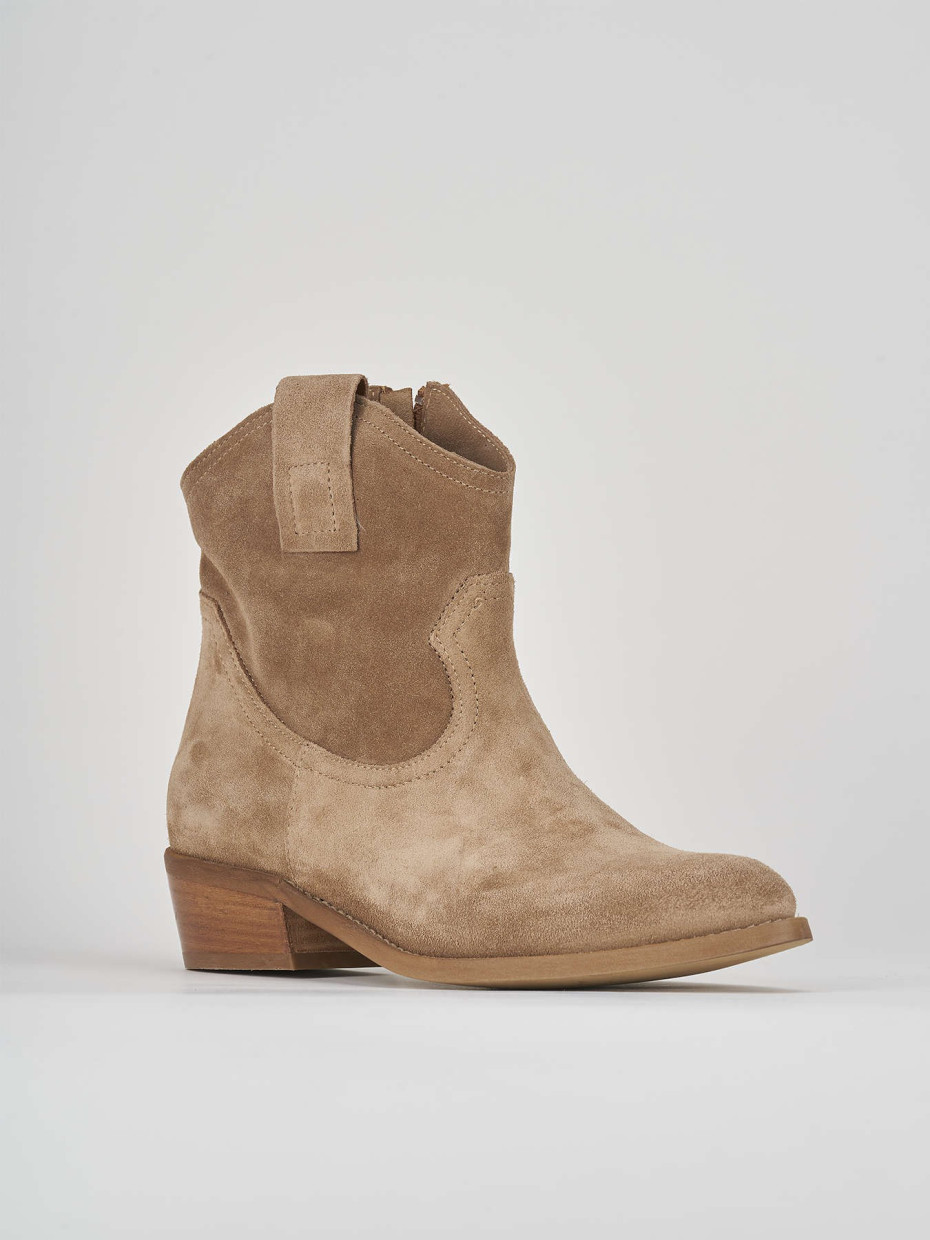 Low heel ankle boots woman heel 3 cm beige suede Barca Stores