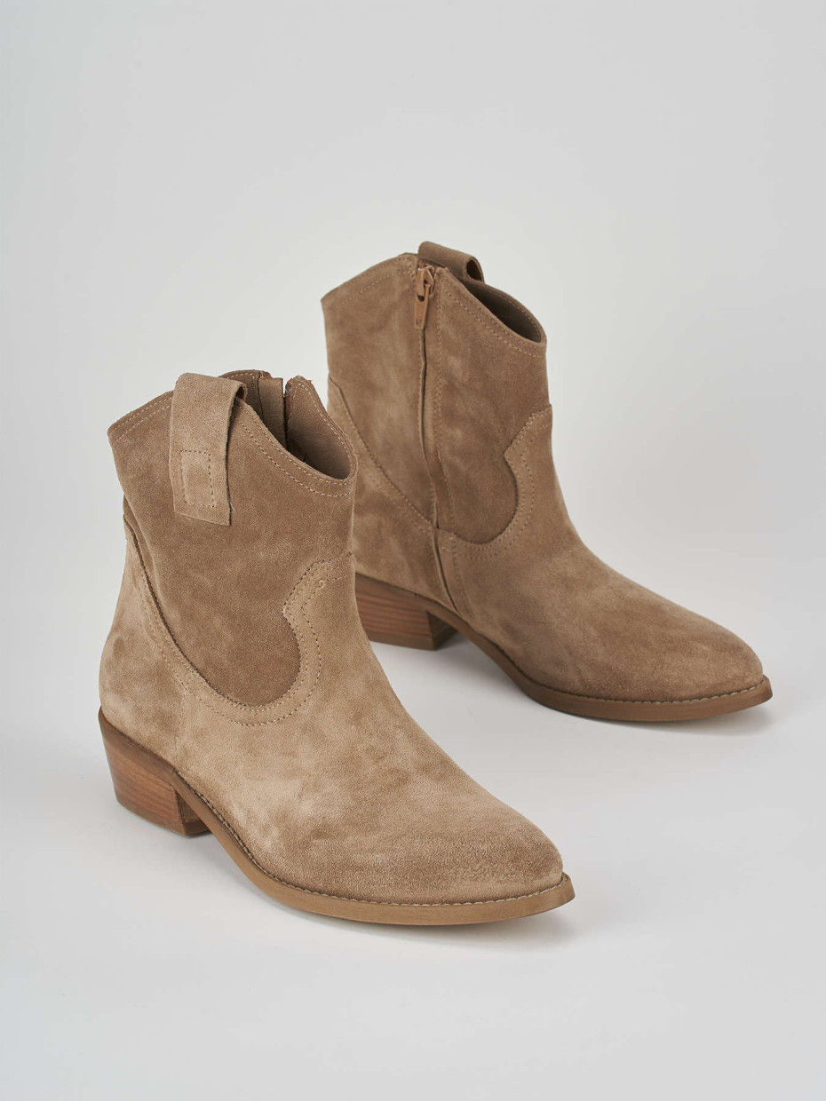 Low heel ankle boots heel 3 cm beige suede