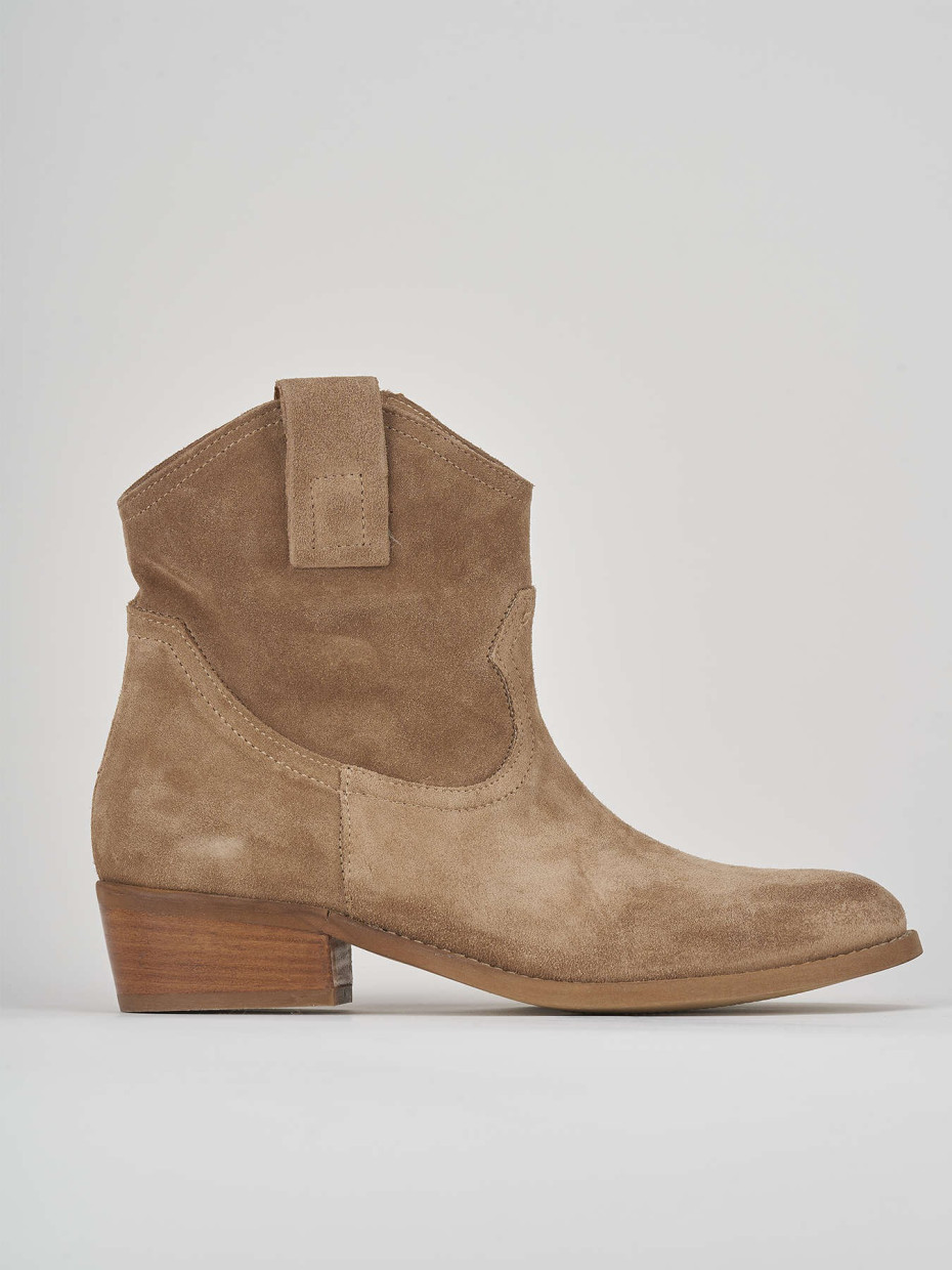 Low heel ankle boots heel 3 cm beige suede