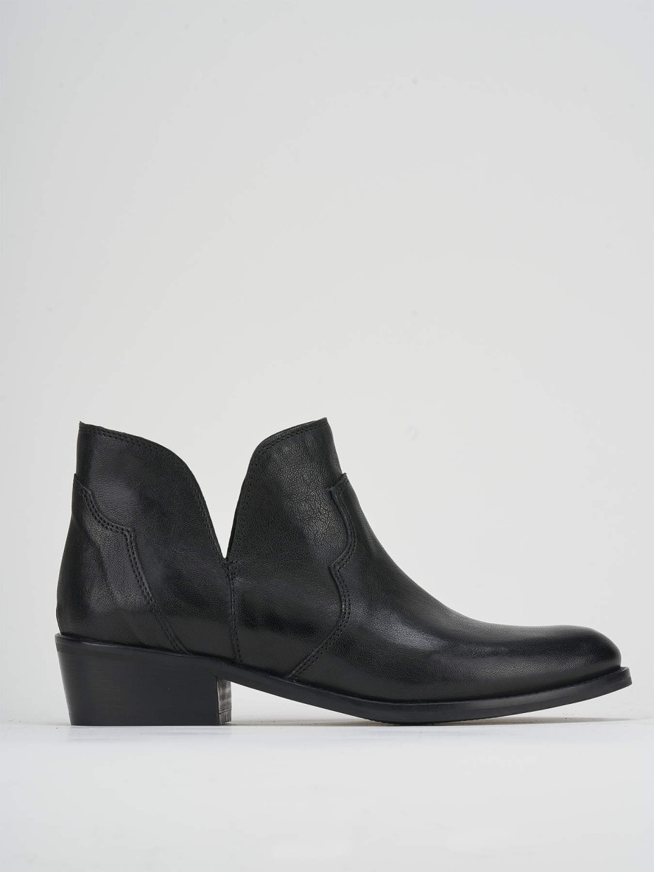 Low heel ankle boots heel 3 cm black leather