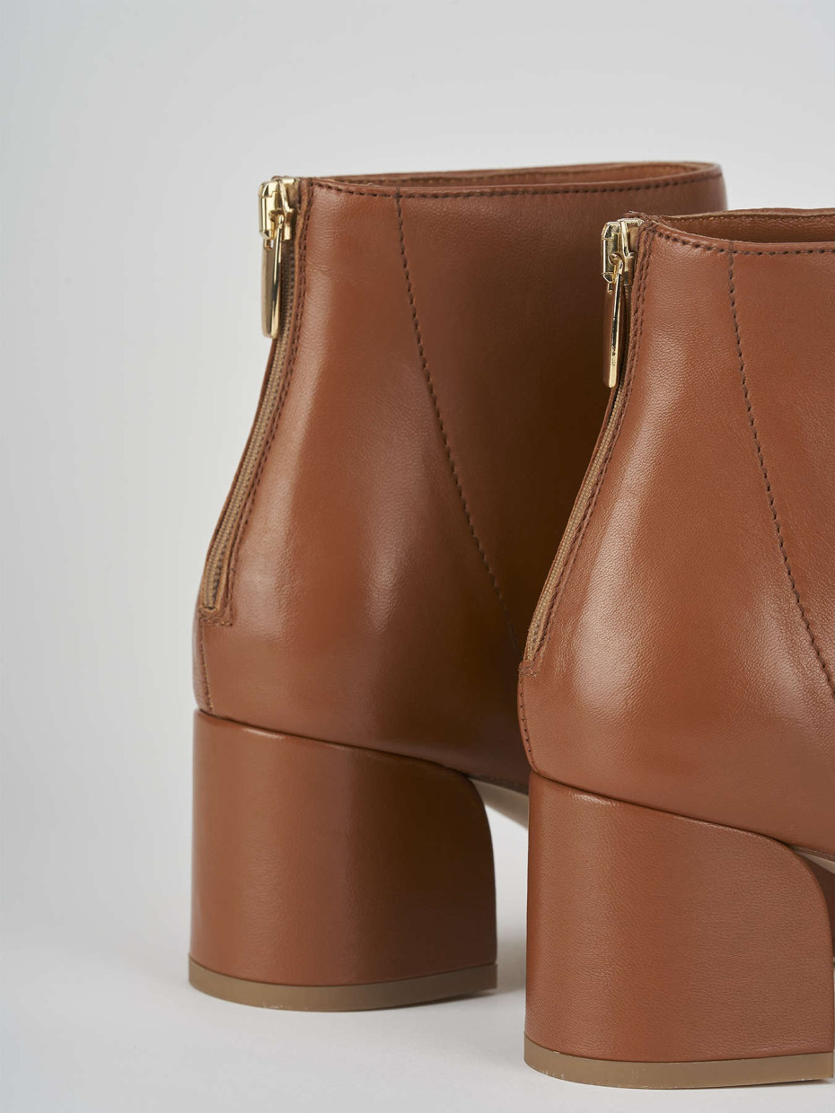 Tan ankle boots size 5 on sale