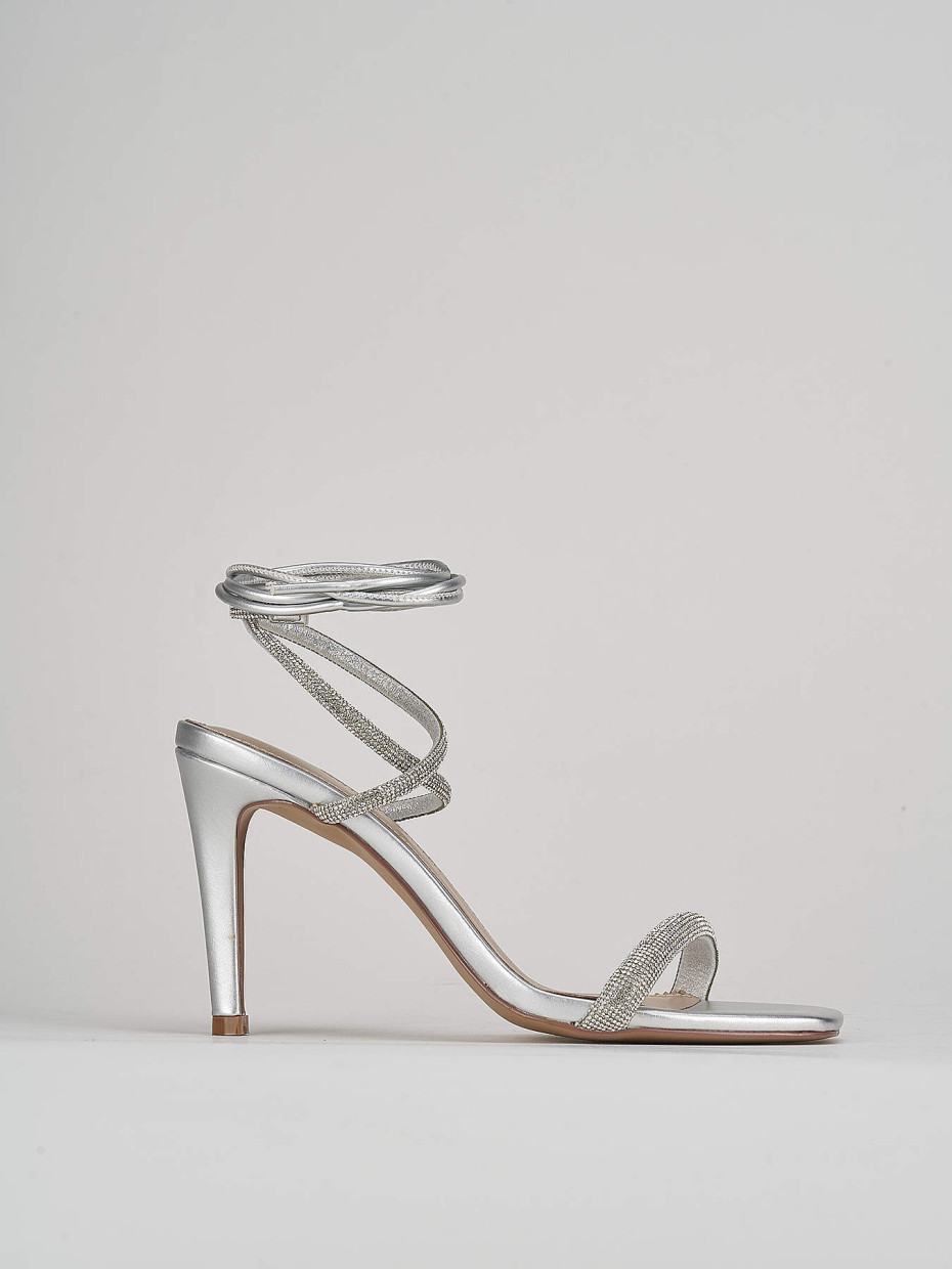 9s heeled sandals 2025