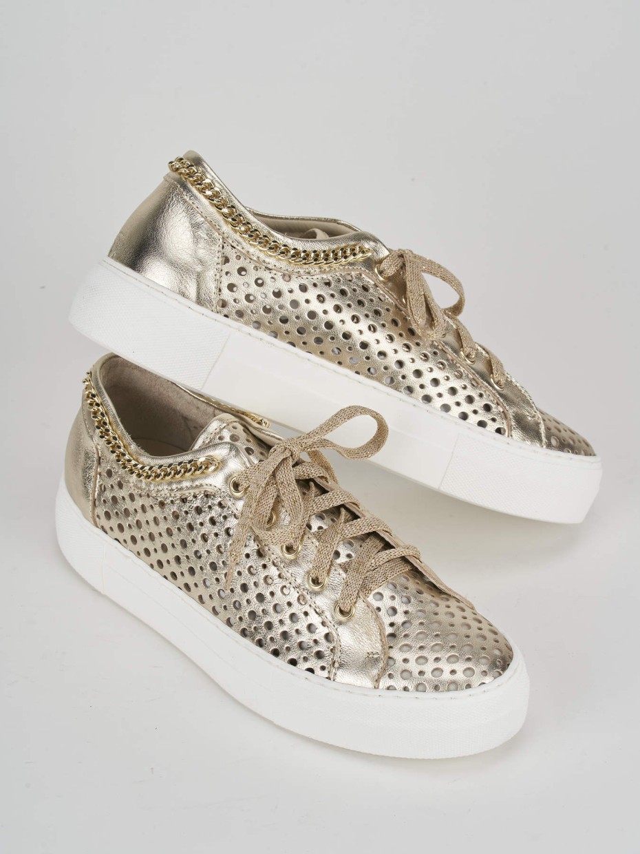 Sneakers gold leather