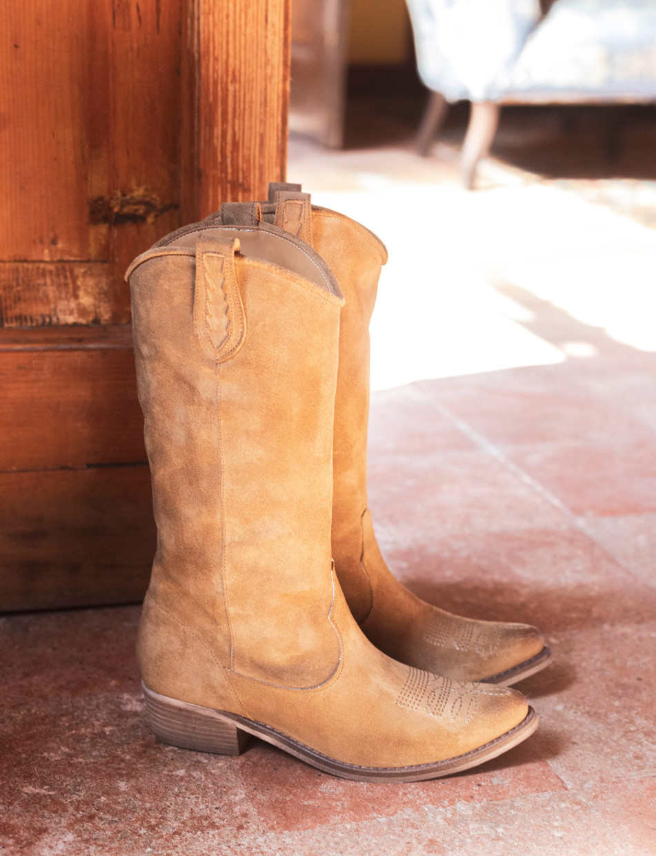 Low heel boots heel 3 cm beige suede