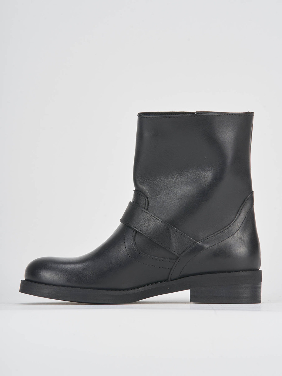 Low heel ankle boots heel 3 cm black leather