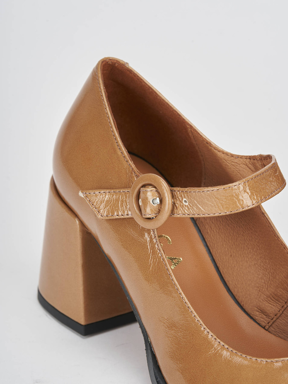 Décolleté e slingback tacco 8cm vernice marrone