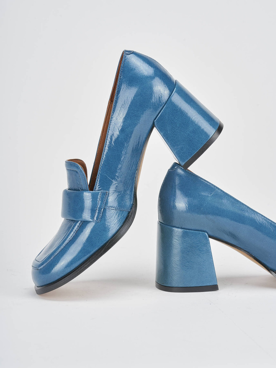 Mocassini blu con tacco 2025