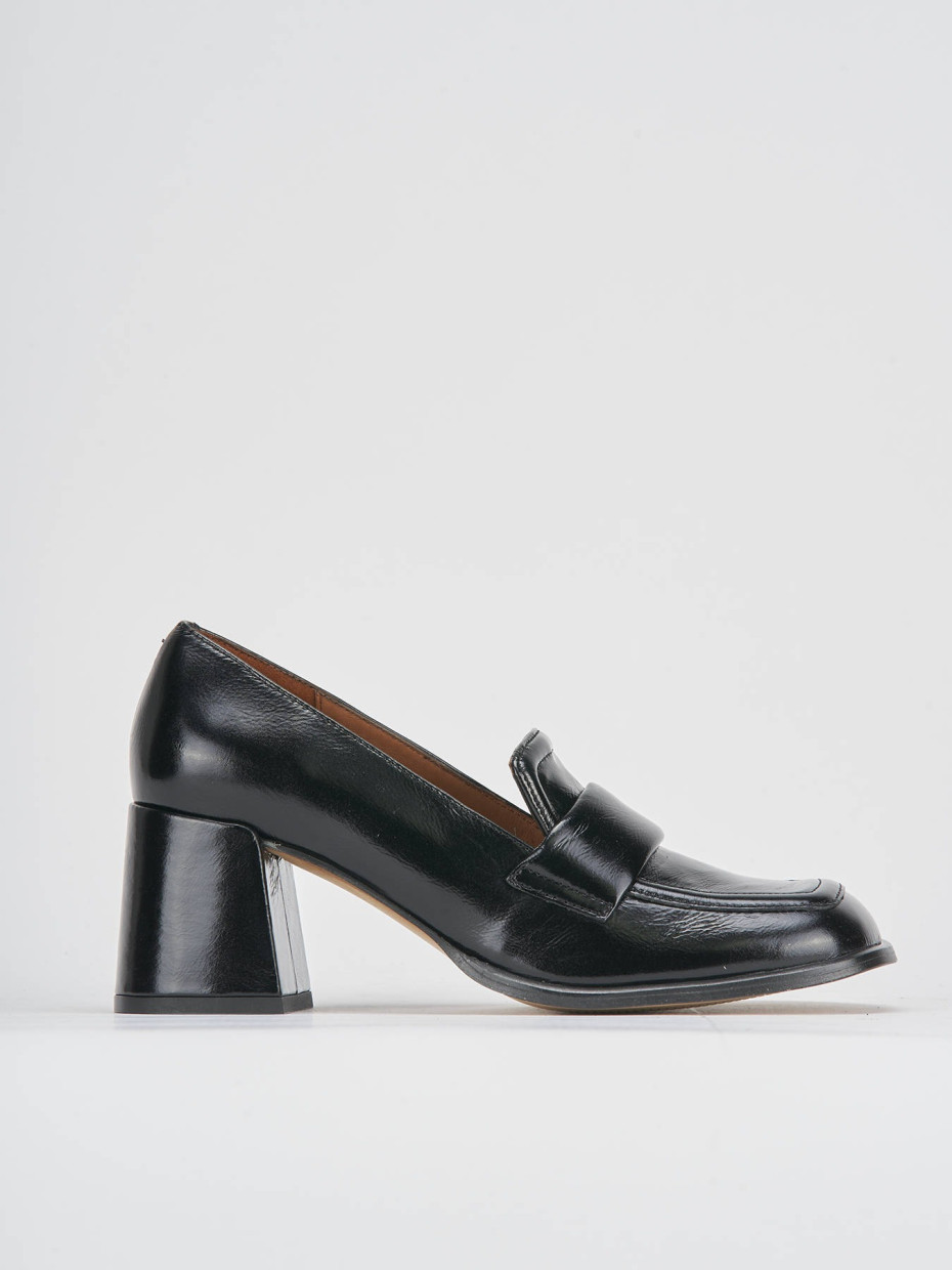 Loafers heel 8 cm black patent