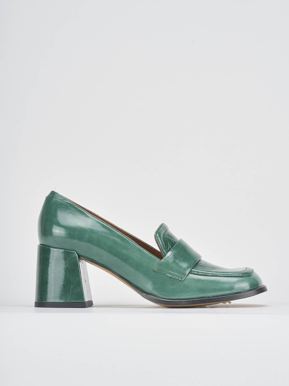 Loafers heel 8 cm green patent